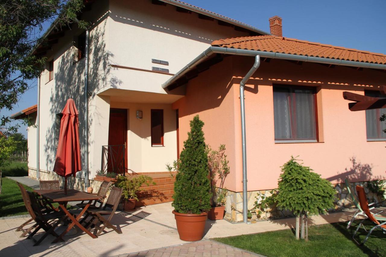 Simon Vendeghaz Balatongyoeroek Apartment Exterior photo