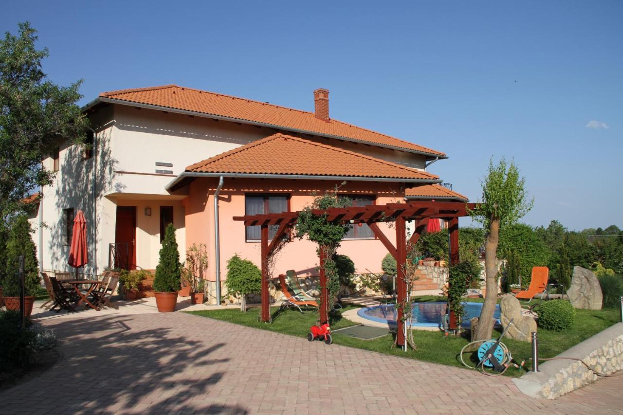 Simon Vendeghaz Balatongyoeroek Apartment Exterior photo
